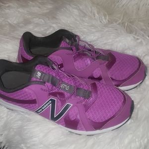Women's sz 9 New Balance 536 walking shoes